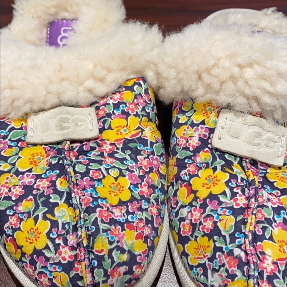 UGG Slippers - Picture 4 of 4